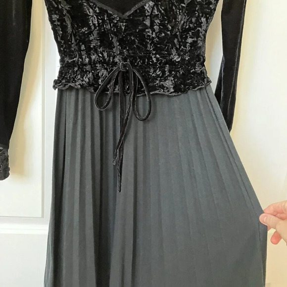 Vintage 90’s Grace Black Velvet Long Sleeve Midi Dress Goth Whimsical  Fairy - Picture 4 of 5